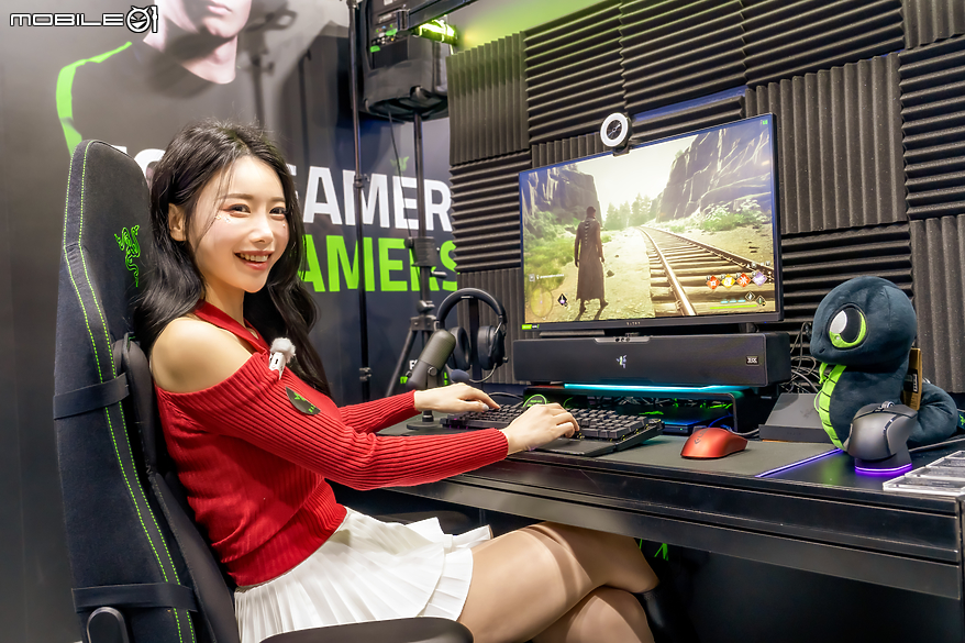 點我看大圖 【採訪】啦啦隊女神李雅英化身一日店長 親身體驗 Razer CES 新品就在 TpGS!