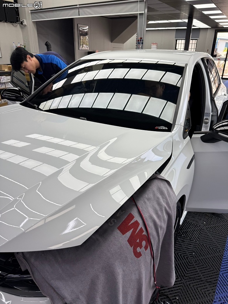 點我看大圖 都市野獸 Golf R 、低調奢華 3M極透+極黑