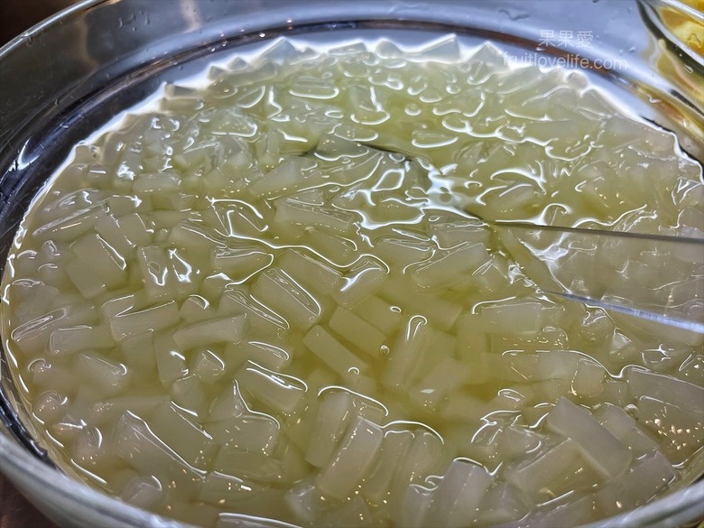 點我看大圖 超狂的牛排店,有超豐富的吃到飽自助吧,連義式手工披薩、越式牛肉河粉都是吃到飽