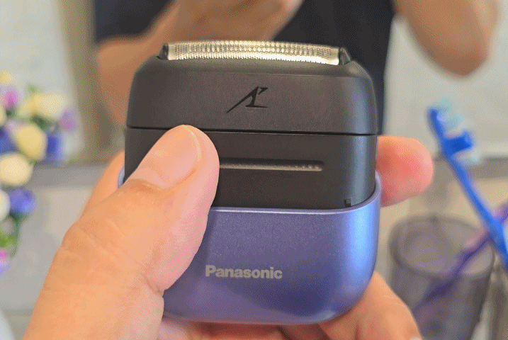 【小惡魔畫蛇添福】與蛇共舞,刮出好運 Panasonic ES-CM3A掌上型三枚刃觸控電鬍刀小精靈(炫光紫)