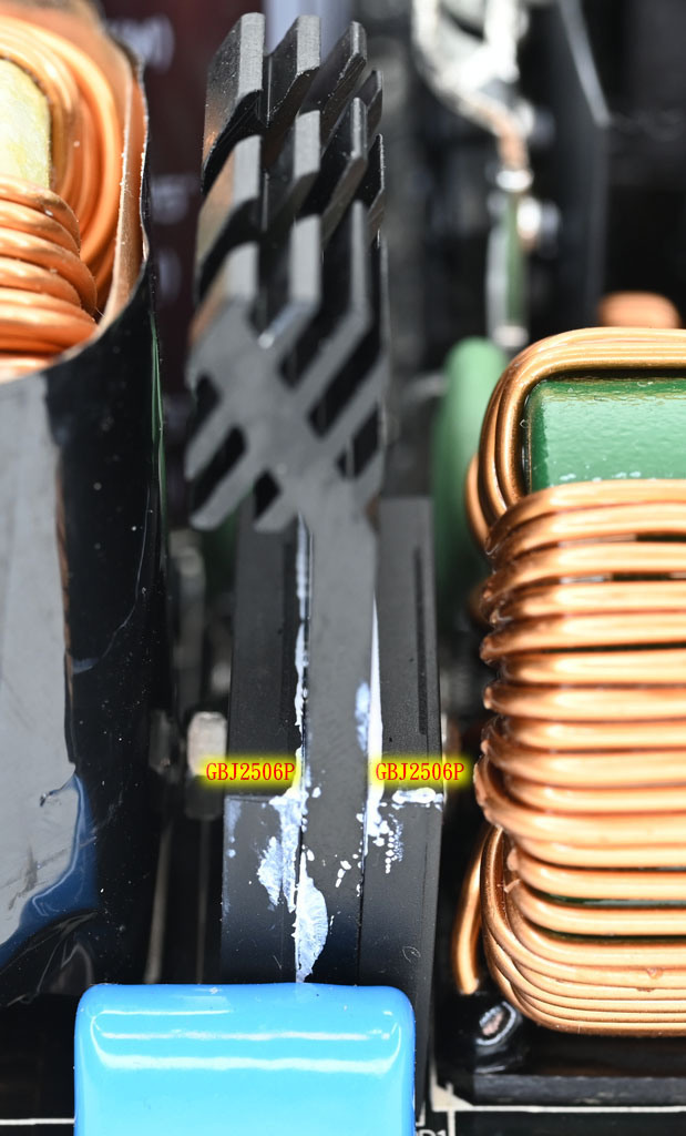 FSP HYDRO PTM PRO 1650W白金全模組化電源開箱