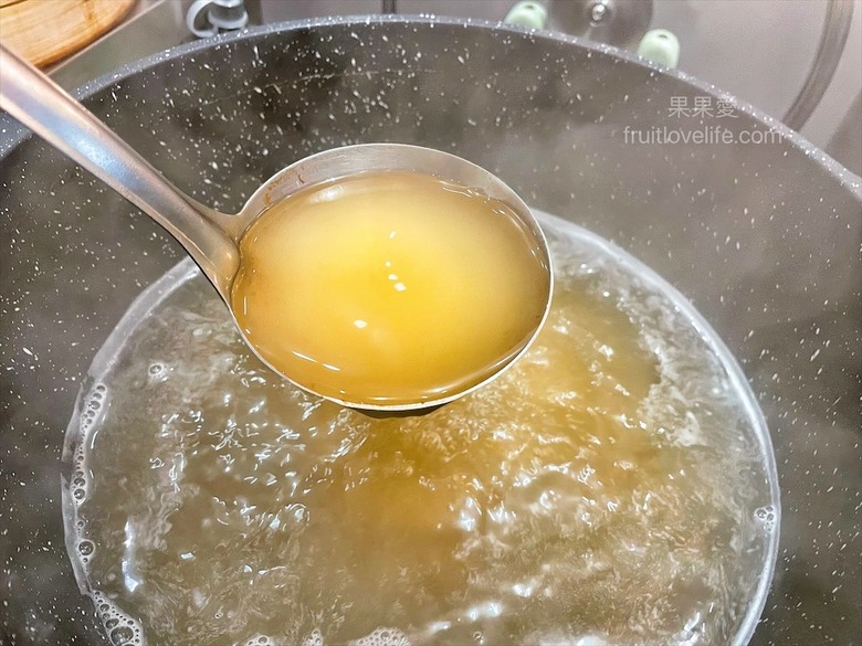 點我看大圖 超狂的牛排店,有超豐富的吃到飽自助吧,連義式手工披薩、越式牛肉河粉都是吃到飽