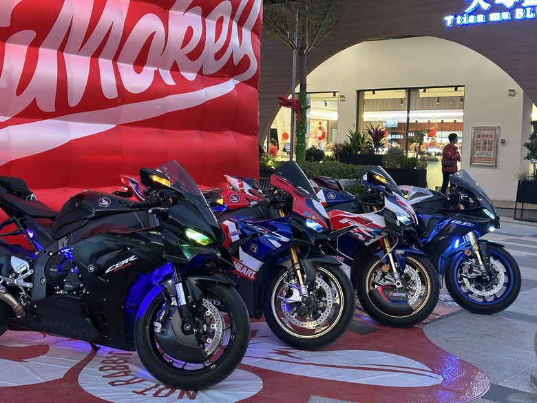 最新款cbr650r 黑武士