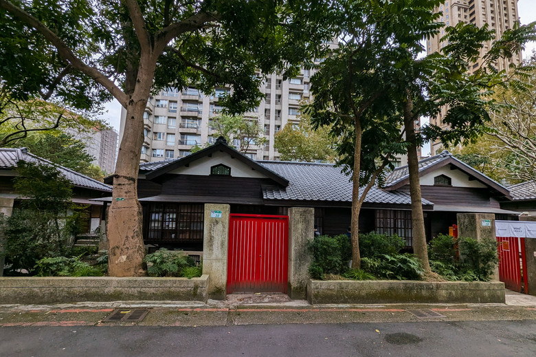 【小惡魔畫蛇添福】【不是遊記 - 15】近在咫尺的日式庭園與都會森林--0km山物所