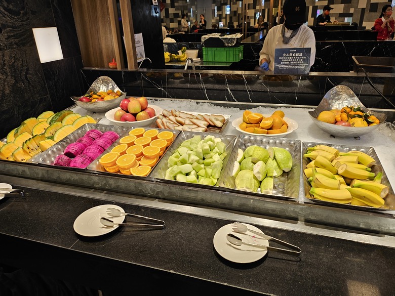 【小惡魔畫蛇添福】連兩天的回娘家大餐 - 饗食天堂 (桃園店) v.s 漢來海港 (天母Sogo店)