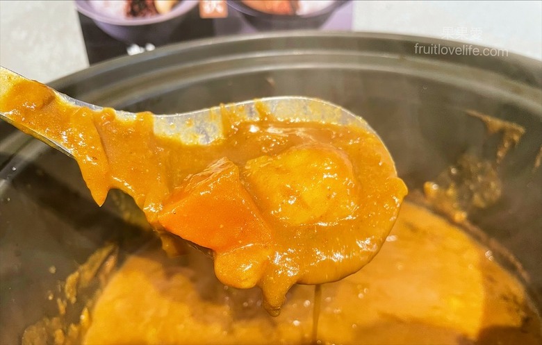 點我看大圖 超狂的牛排店,有超豐富的吃到飽自助吧,連義式手工披薩、越式牛肉河粉都是吃到飽
