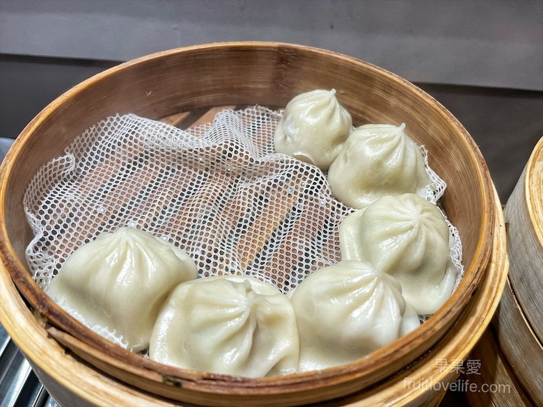 點我看大圖 超狂的牛排店,有超豐富的吃到飽自助吧,連義式手工披薩、越式牛肉河粉都是吃到飽
