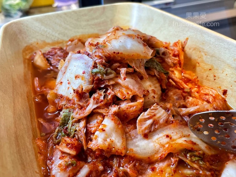 點我看大圖 超狂的牛排店,有超豐富的吃到飽自助吧,連義式手工披薩、越式牛肉河粉都是吃到飽