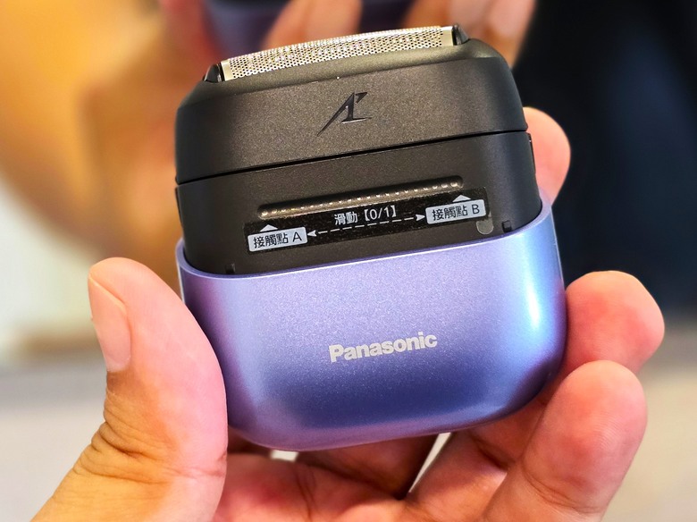【小惡魔畫蛇添福】與蛇共舞,刮出好運 Panasonic ES-CM3A掌上型三枚刃觸控電鬍刀小精靈(炫光紫)
