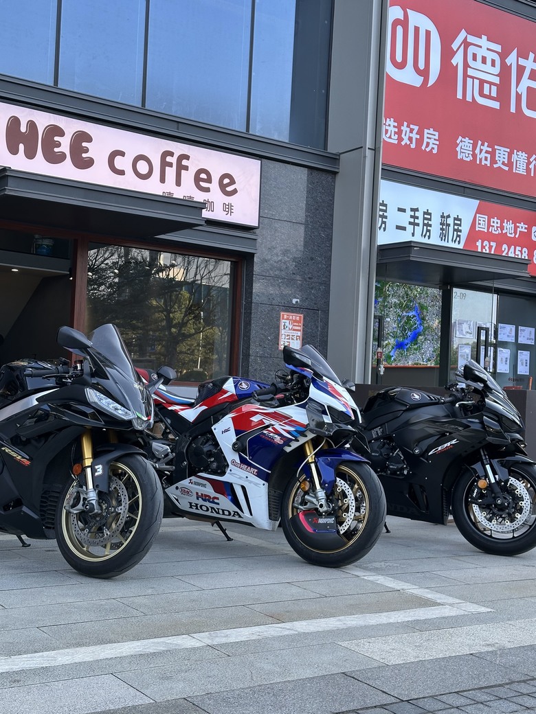 最新款cbr650r 黑武士