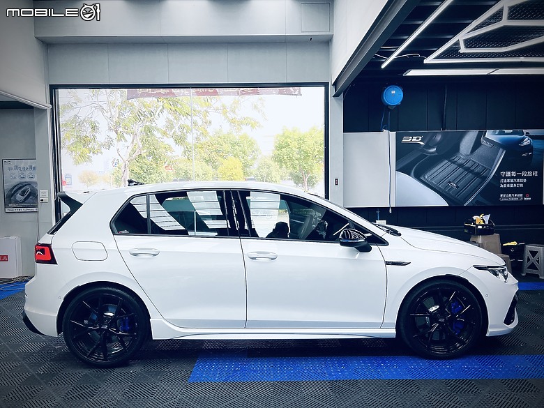點我看大圖 都市野獸 Golf R 、低調奢華 3M極透+極黑
