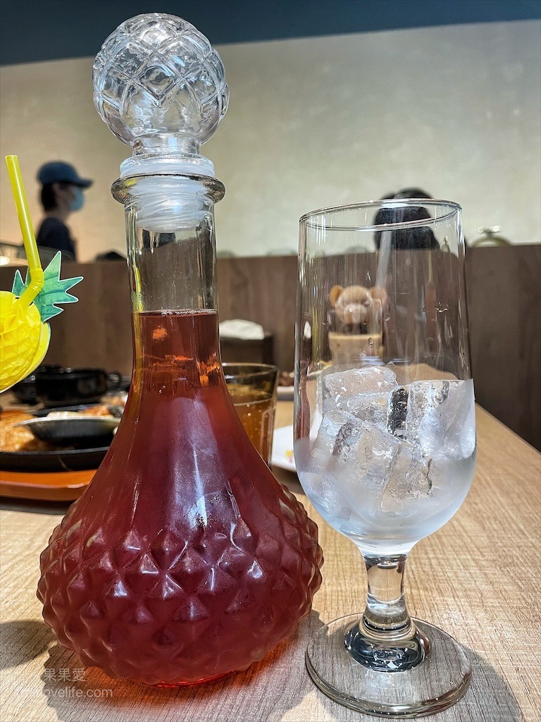 點我看大圖 超狂的牛排店,有超豐富的吃到飽自助吧,連義式手工披薩、越式牛肉河粉都是吃到飽