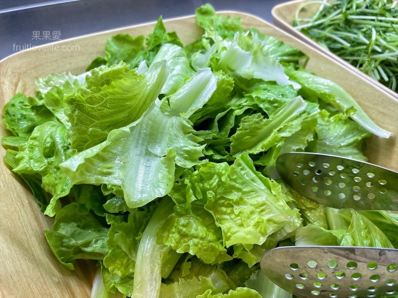 點我看大圖 超狂的牛排店,有超豐富的吃到飽自助吧,連義式手工披薩、越式牛肉河粉都是吃到飽