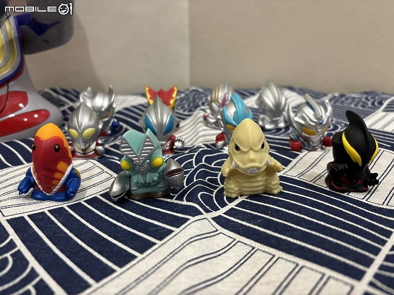 【小惡魔畫蛇添福】超人力霸王超人迷尖叫！7-11超人力霸王扭蛋機：一扭開啟童年夢想