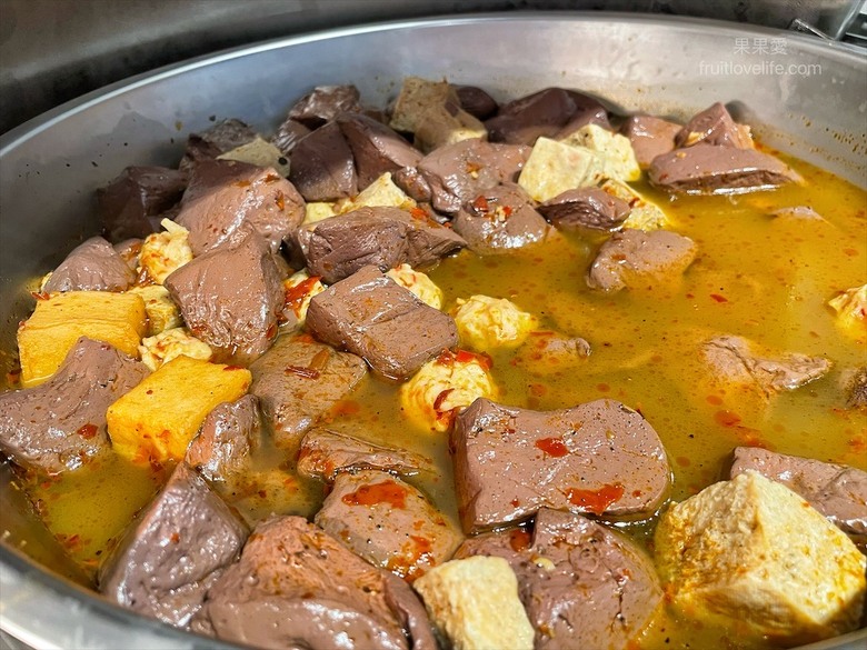 點我看大圖 超狂的牛排店,有超豐富的吃到飽自助吧,連義式手工披薩、越式牛肉河粉都是吃到飽