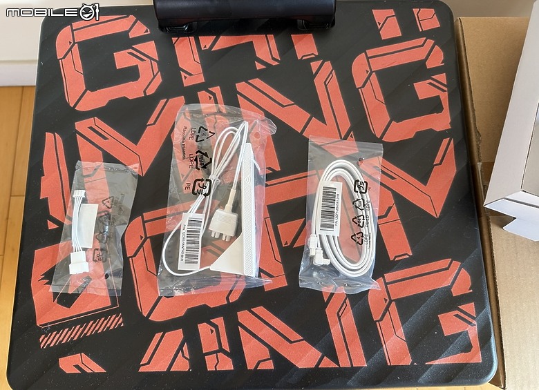 ITX/MATX 白色小海景好夥伴X870I AORUS PRO ICE 開箱