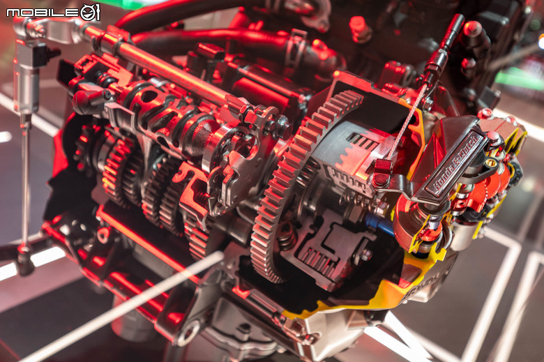 HONDA CB650R、CBR650 E-Clutch 試駕|想熄火都難!打破操作藩籬,普及騎乘樂趣!