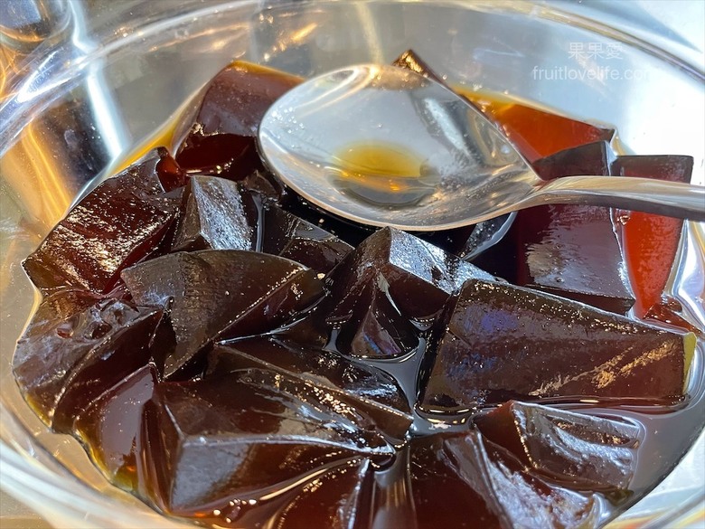 點我看大圖 超狂的牛排店,有超豐富的吃到飽自助吧,連義式手工披薩、越式牛肉河粉都是吃到飽