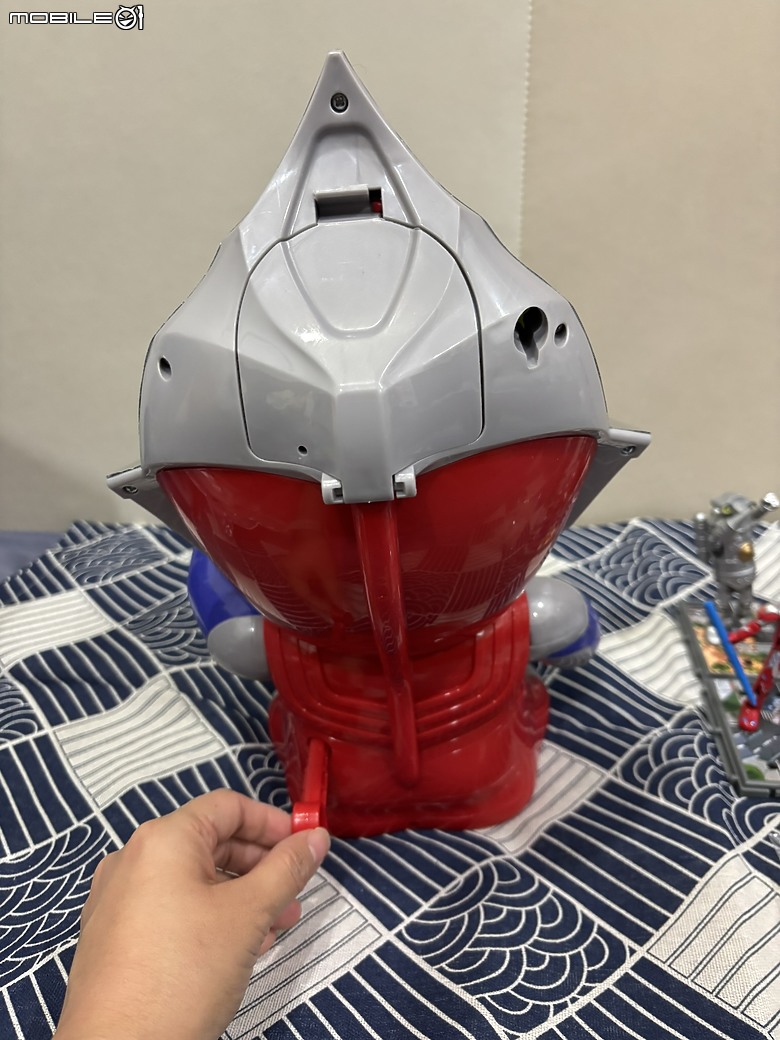 【小惡魔畫蛇添福】超人力霸王超人迷尖叫！7-11超人力霸王扭蛋機：一扭開啟童年夢想