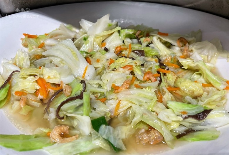 點我看大圖 超狂的牛排店,有超豐富的吃到飽自助吧,連義式手工披薩、越式牛肉河粉都是吃到飽