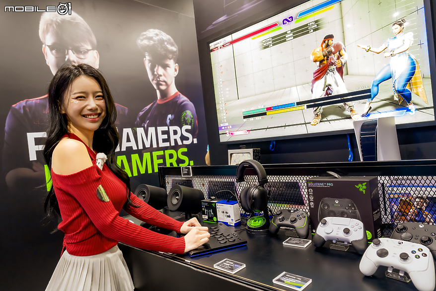 點我看大圖 【採訪】啦啦隊女神李雅英化身一日店長 親身體驗 Razer CES 新品就在 TpGS!