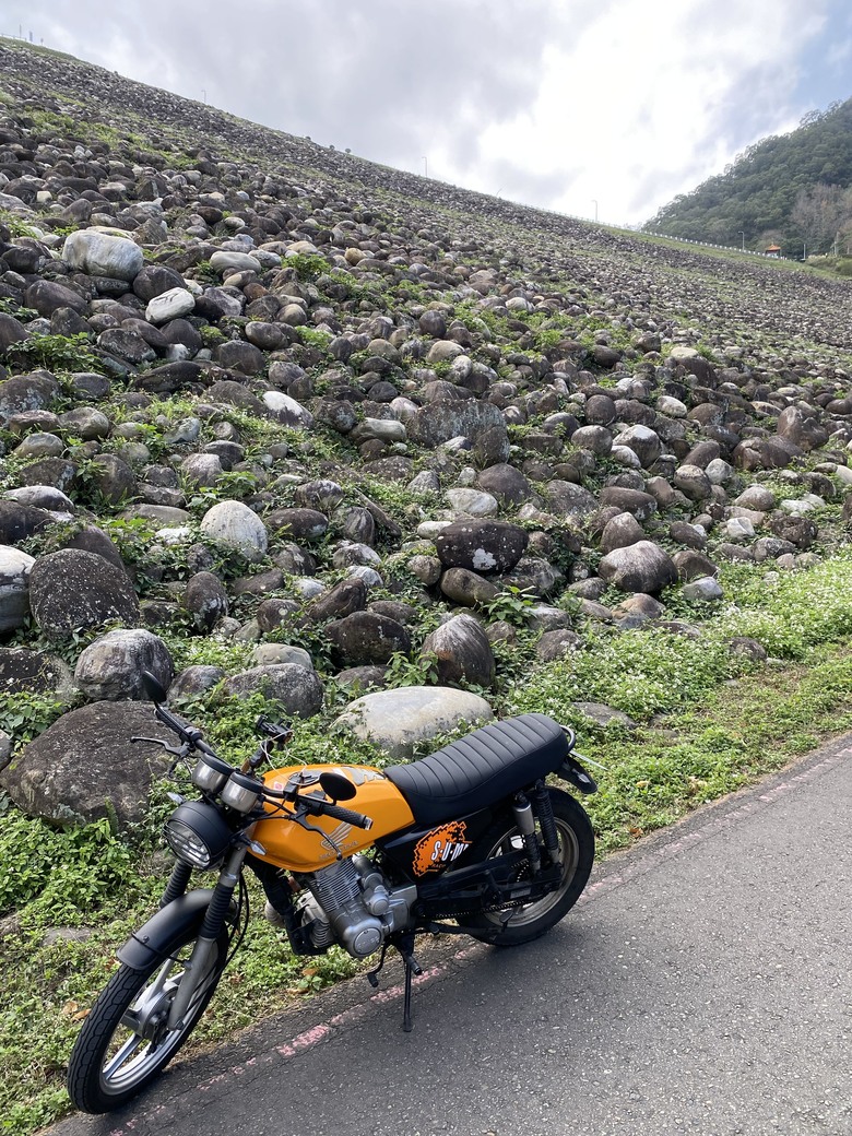 趁車子報廢前再騎她一下⋯⋯