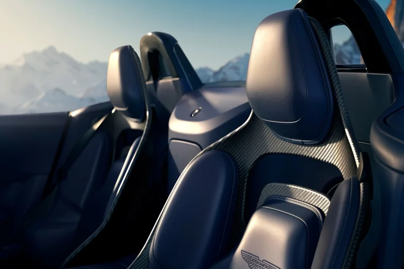 完全不意外的掀頂操作,Aston Martin Vantage發表敞篷車型!