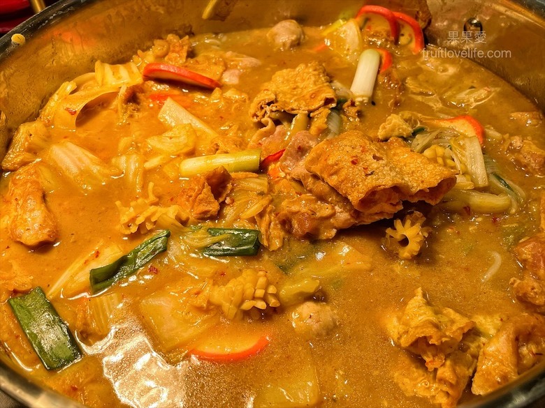 點我看大圖 超狂的牛排店,有超豐富的吃到飽自助吧,連義式手工披薩、越式牛肉河粉都是吃到飽