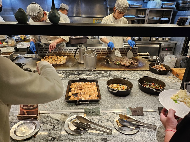 【小惡魔畫蛇添福】連兩天的回娘家大餐 - 饗食天堂 (桃園店) v.s 漢來海港 (天母Sogo店)