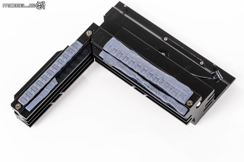 華擎 PHANTOM GAMING Z890 NOVA WIFI 主機板開箱實測 以雙生旗艦配置提供不同視覺選擇