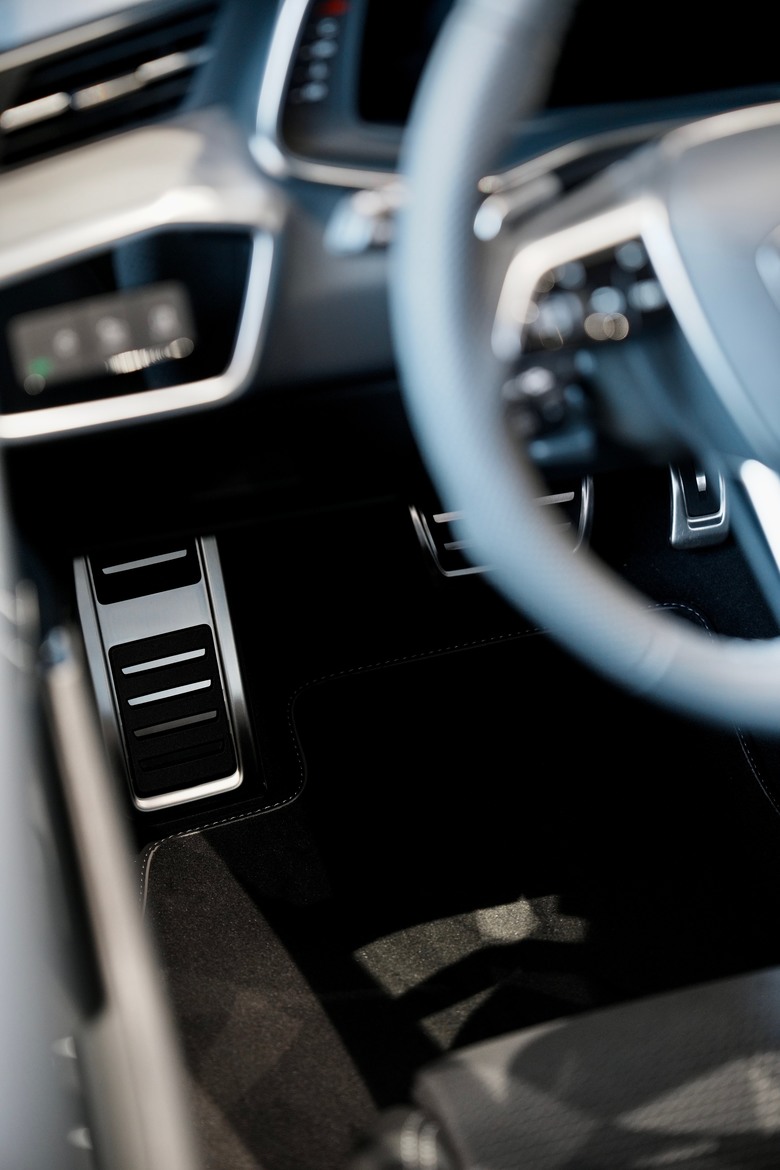 無垠藍圖，勾勒優雅馭行——Audi A6 Avant 40 TFSI S line｜金屬無垠藍 Firmament Blue 5U｜實車分享