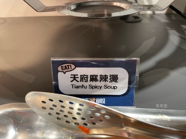 點我看大圖 超狂的牛排店,有超豐富的吃到飽自助吧,連義式手工披薩、越式牛肉河粉都是吃到飽