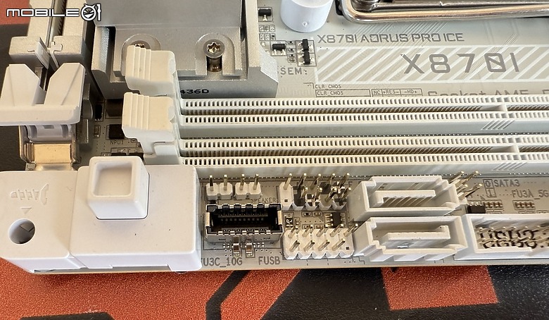 ITX/MATX 白色小海景好夥伴X870I AORUS PRO ICE 開箱