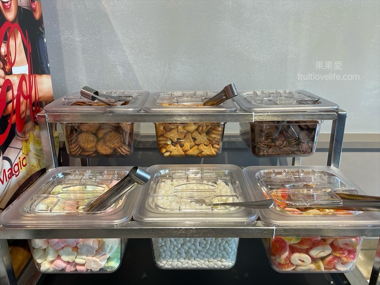點我看大圖 超狂的牛排店,有超豐富的吃到飽自助吧,連義式手工披薩、越式牛肉河粉都是吃到飽