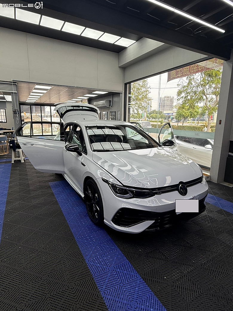 點我看大圖 都市野獸 Golf R 、低調奢華 3M極透+極黑