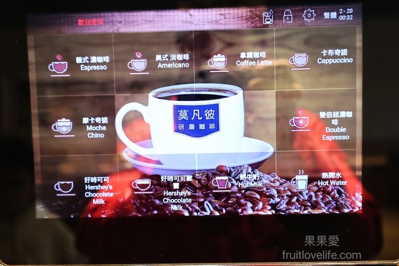 點我看大圖 超狂的牛排店,有超豐富的吃到飽自助吧,連義式手工披薩、越式牛肉河粉都是吃到飽