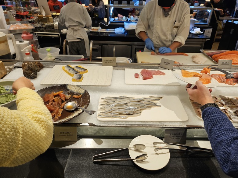 【小惡魔畫蛇添福】連兩天的回娘家大餐 - 饗食天堂 (桃園店) v.s 漢來海港 (天母Sogo店)