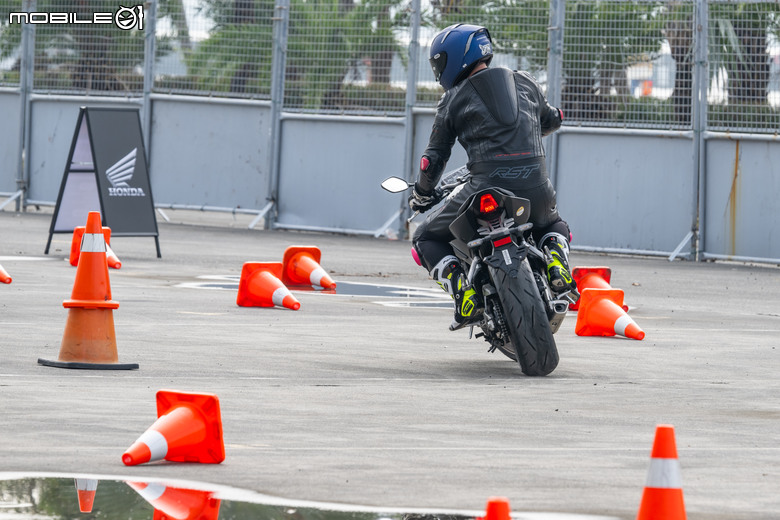 HONDA CB650R、CBR650 E-Clutch 試駕|想熄火都難!打破操作藩籬,普及騎乘樂趣!