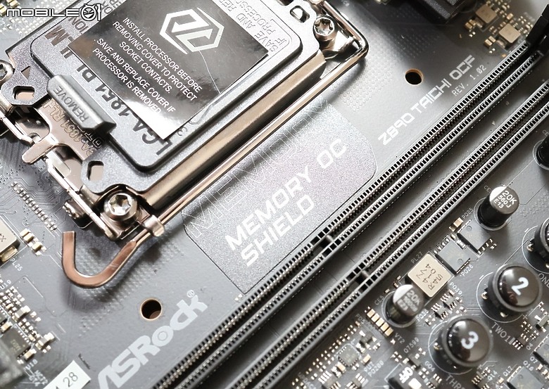 點我看大圖 10年磨一劍 OCF 回歸整併太極 ASR 華擎 Z890 Taichi OCF 開箱