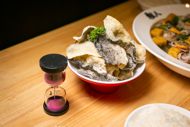 稚人酸菜魚-香酸均衡風味十足的酸菜魚太美味了，還有超狂的榴槤魚……啊娘喂啊～～也太母湯了!桃園中壢美食（邀約