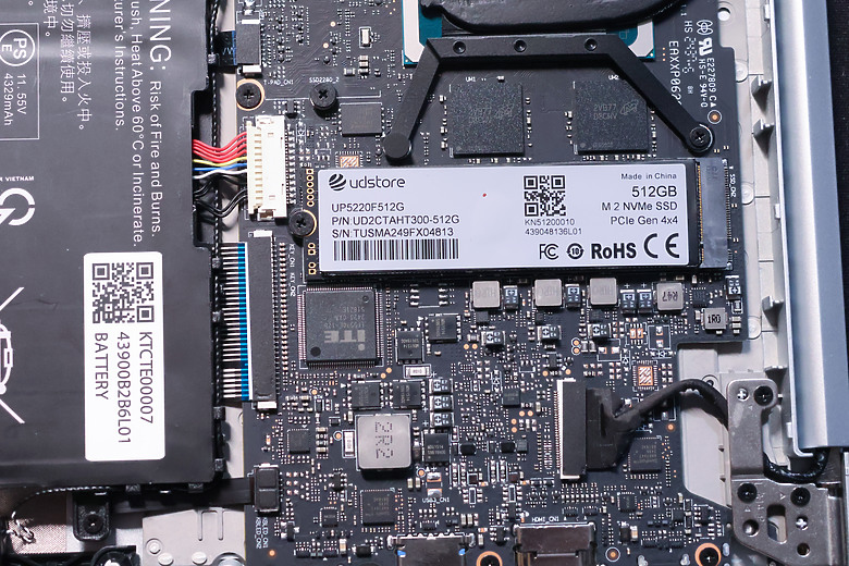 點我看大圖 不到一公斤還能裝2支SSD的商務筆電 Acer SFL14-54M-760F 開箱拆機