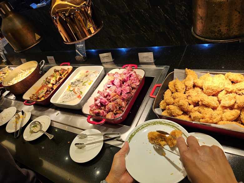 【小惡魔畫蛇添福】連兩天的回娘家大餐 - 饗食天堂 (桃園店) v.s 漢來海港 (天母Sogo店)