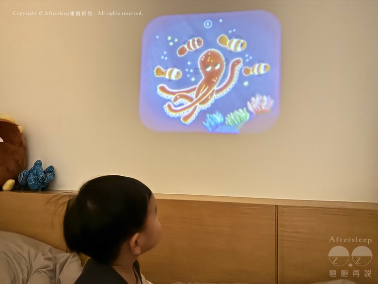 安垛法國 Moulin Roty 故事書手電筒＿跟孩子一起度過美好的說故事時光吧