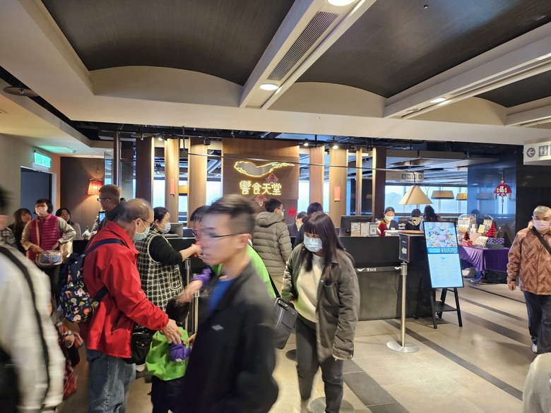 【小惡魔畫蛇添福】連兩天的回娘家大餐 - 饗食天堂 (桃園店) v.s 漢來海港 (天母Sogo店)