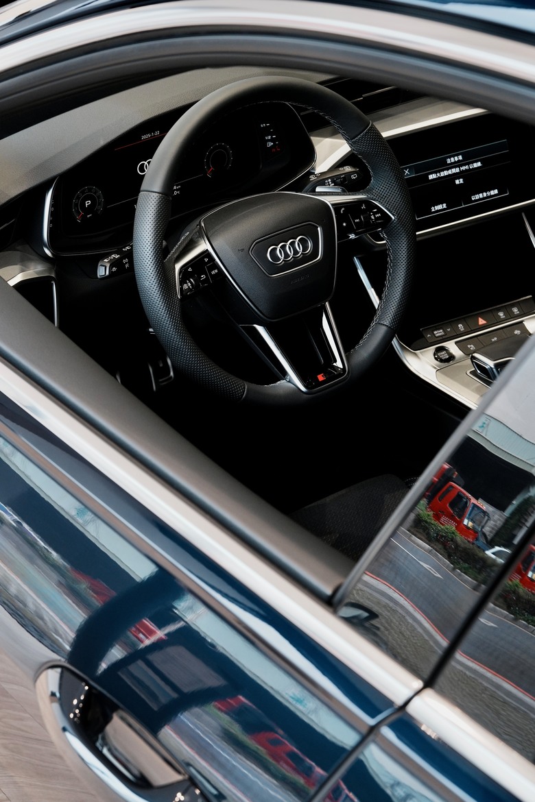 無垠藍圖，勾勒優雅馭行——Audi A6 Avant 40 TFSI S line｜金屬無垠藍 Firmament Blue 5U｜實車分享