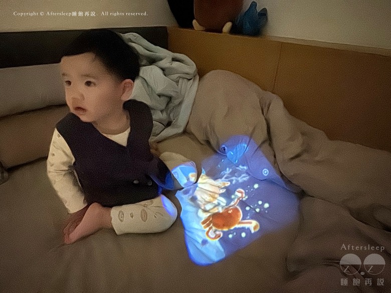 安垛法國 Moulin Roty 故事書手電筒＿跟孩子一起度過美好的說故事時光吧