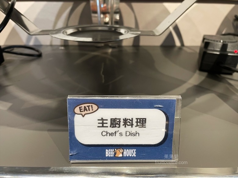 點我看大圖 超狂的牛排店,有超豐富的吃到飽自助吧,連義式手工披薩、越式牛肉河粉都是吃到飽
