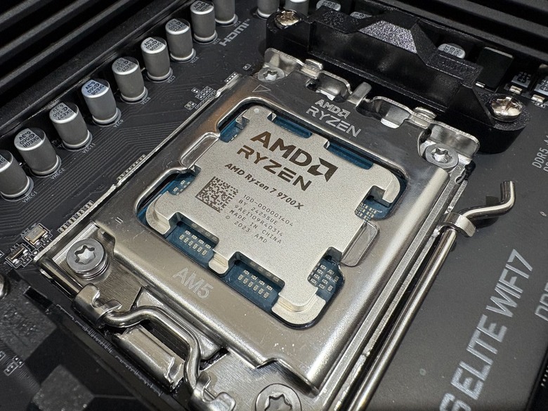 技嘉 X870 AORUS ELITE WIFI7 主流規格且安裝友善