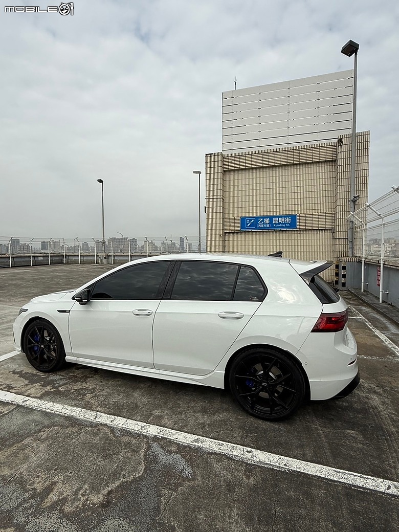 點我看大圖 都市野獸 Golf R 、低調奢華 3M極透+極黑