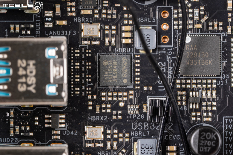 華擎 PHANTOM GAMING Z890 NOVA WIFI 主機板開箱實測 以雙生旗艦配置提供不同視覺選擇